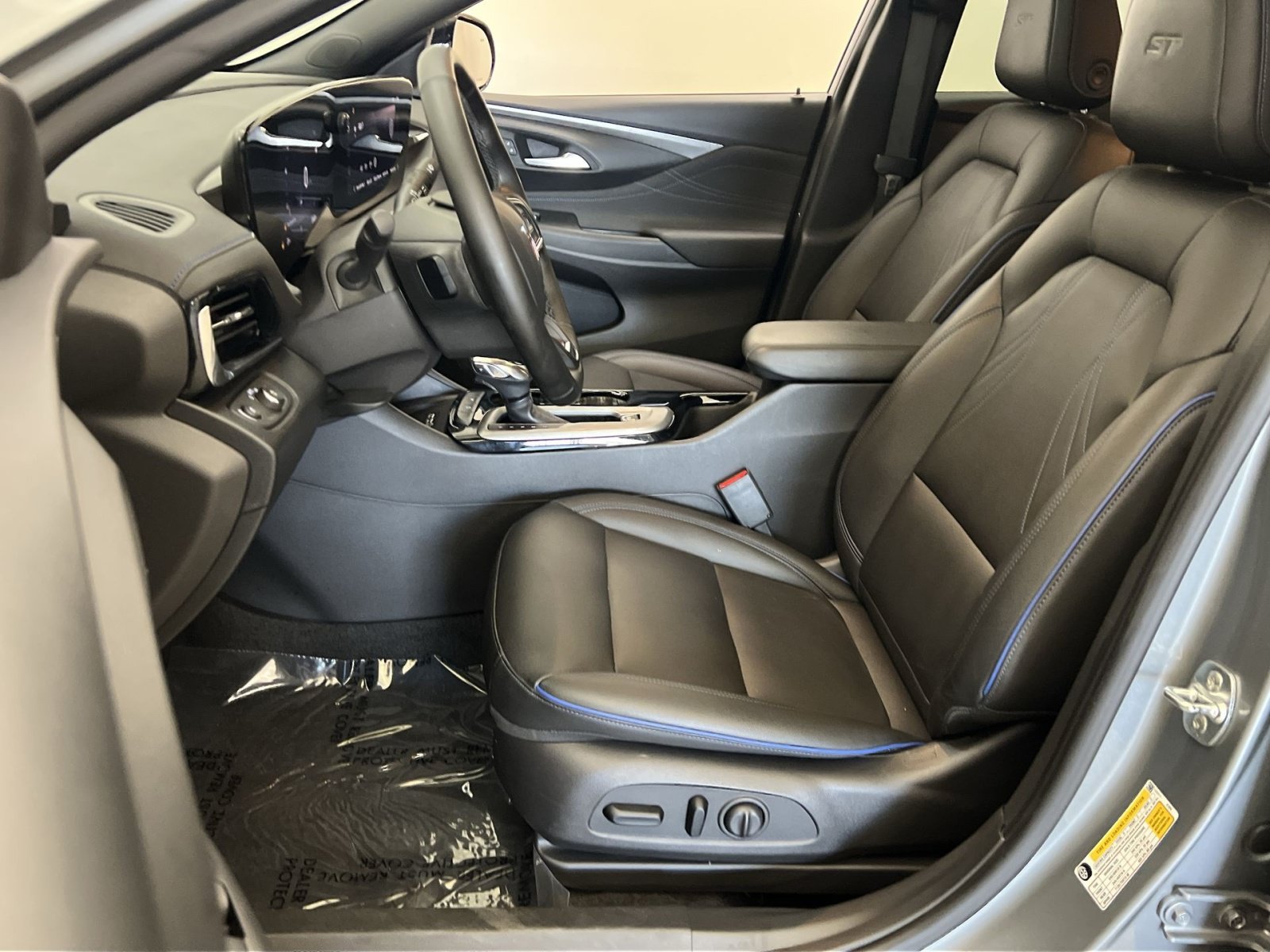 Used 2025 Buick Envista Sport Touring w/ Experience Buick Package FWD image 12