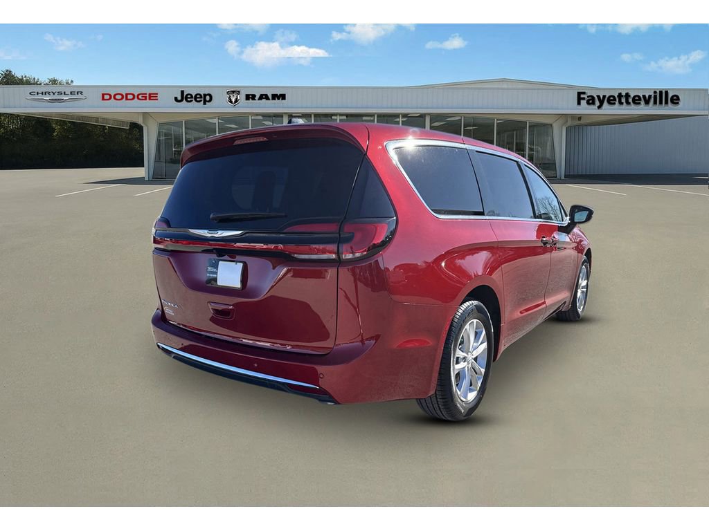 New 2026 Chrysler Pacifica Select image 4