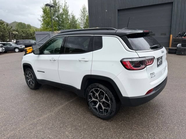 Used 2025 Jeep Compass Limited AWD/4WD image 15