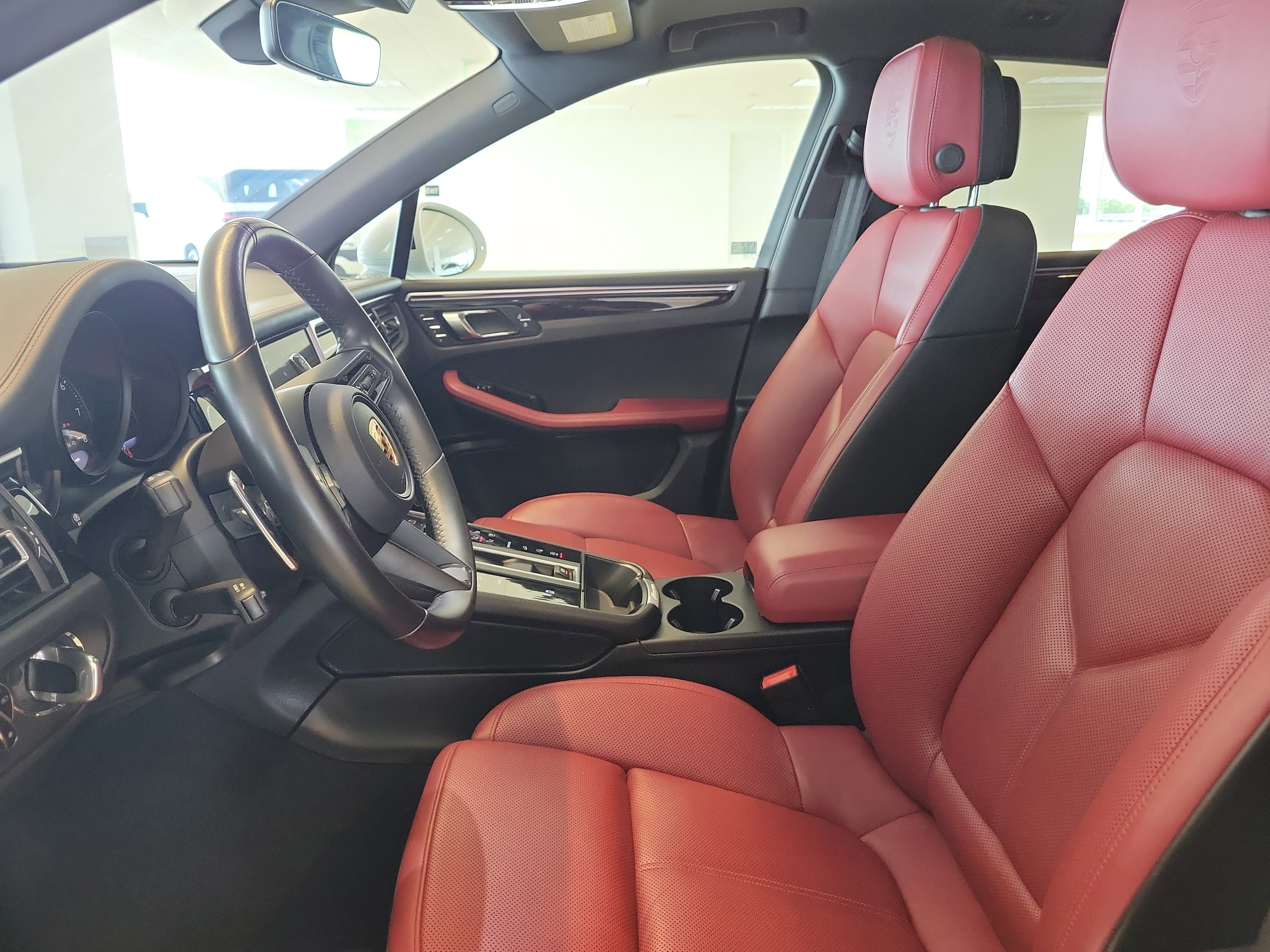 Used 2023 Porsche Macan AWD/4WD image 23