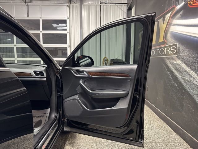 Used 2018 Audi Q3 2.0T Premium Plus w/ Premium Plus Package image 29