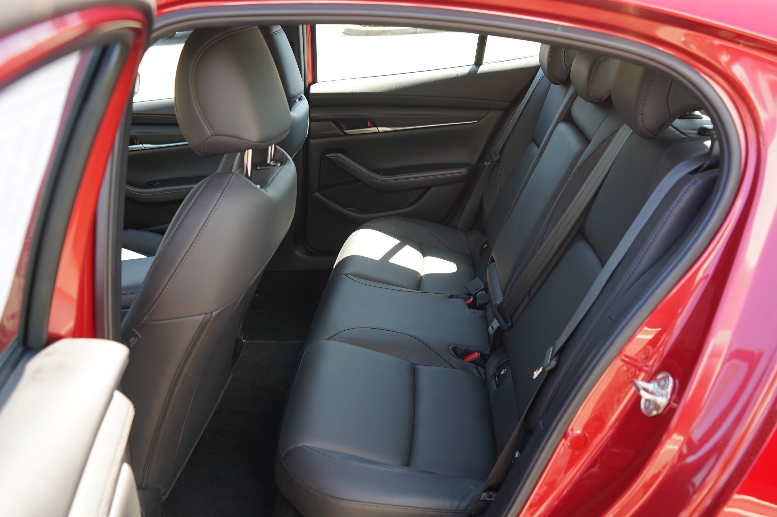 Certified 2025 MAZDA MAZDA3 s FWD image 18