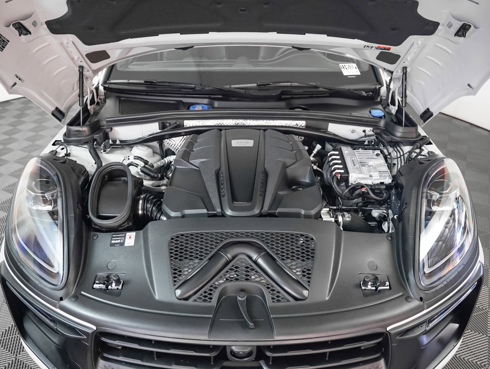 Used 2026 Porsche Macan GTS image 13