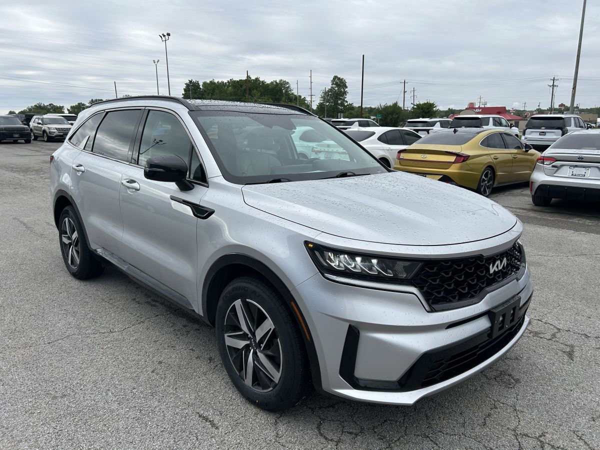 Used 2022 Kia Sorento S w/ Panoramic Sunroof Package FWD image 2