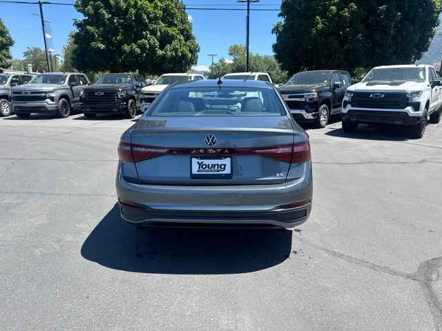 Used 2025 Volkswagen Jetta SE FWD image 6
