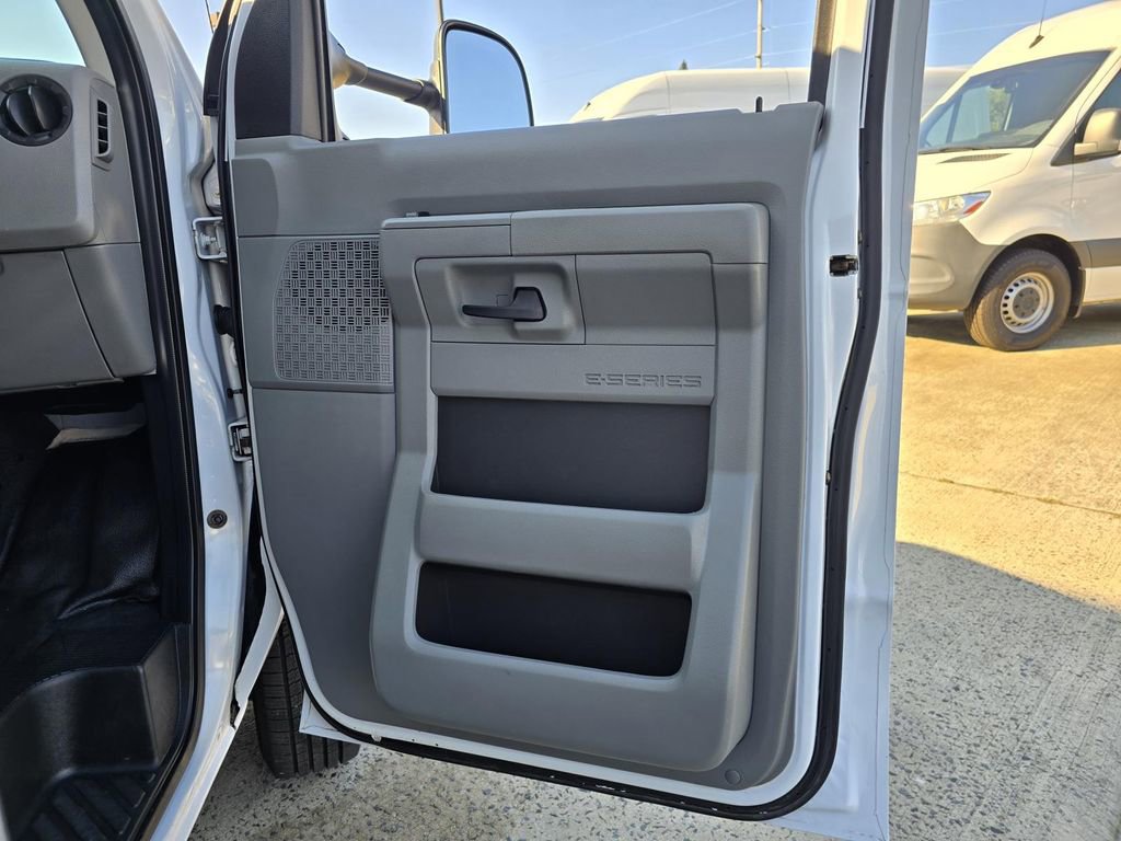 Used 2021 Ford E-450 and Econoline 450 Super Duty w/ Power Windows & Locks Group image 38