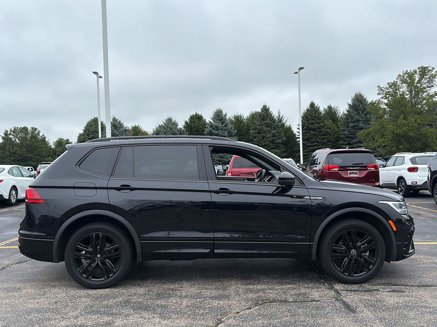 Used 2022 Volkswagen Tiguan SE R-Line AWD/4WD image 23