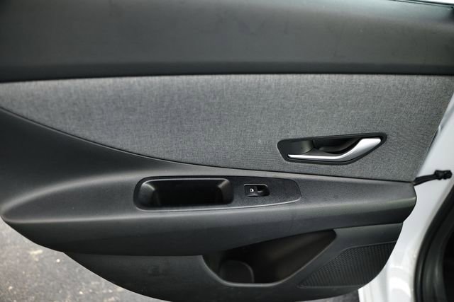 Certified 2025 Hyundai Elantra Limited image 24