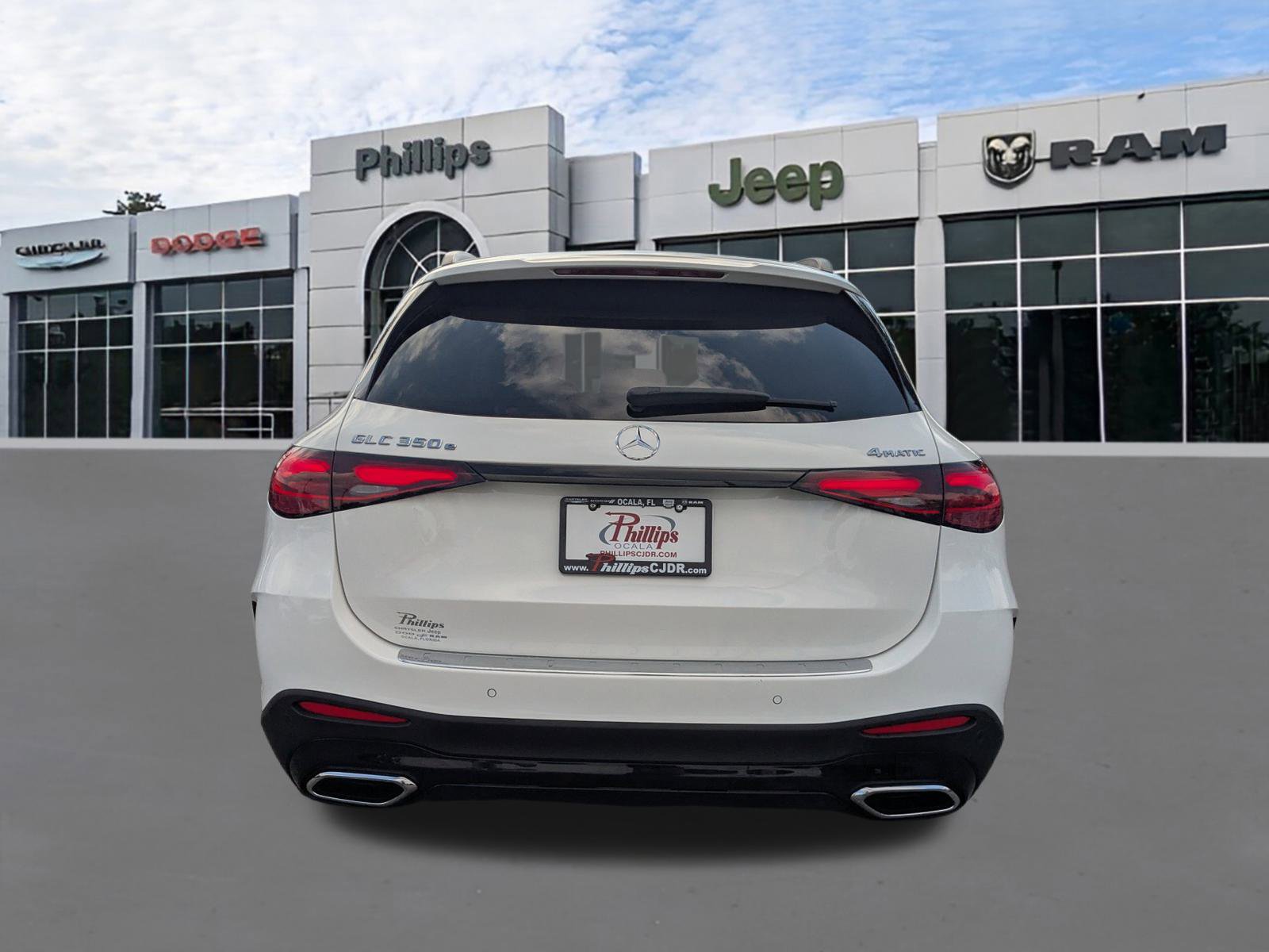 Used 2025 Mercedes-Benz GLC 350e GLC 350e 4MATIC image 4