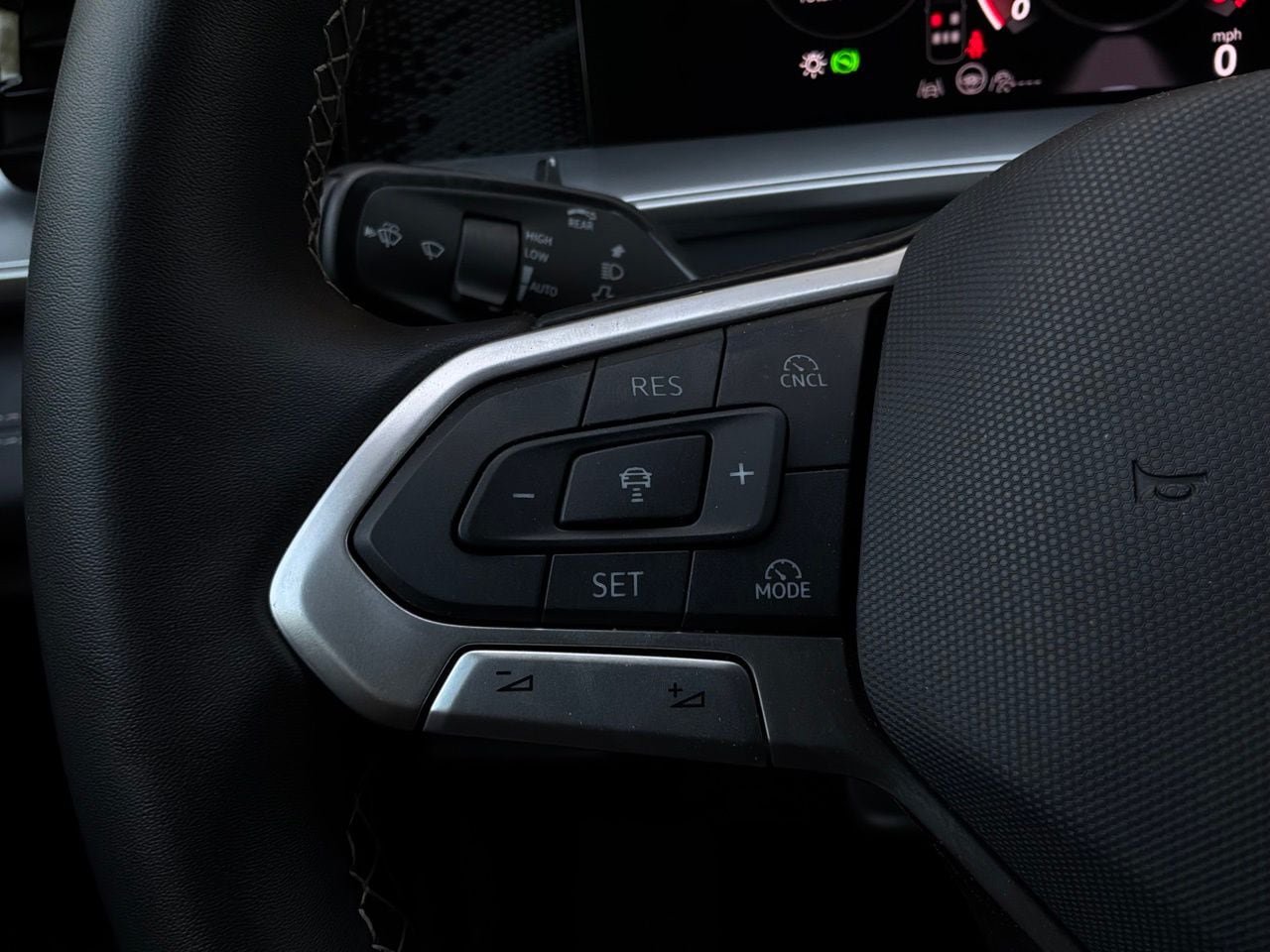 Used 2026 Volkswagen Tiguan SE FWD image 38