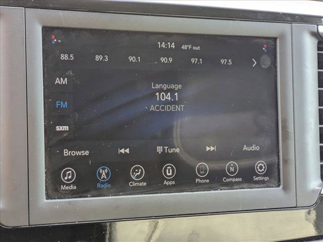 Used 2020 Chrysler Voyager Lxi image 13