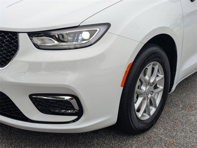 New 2026 Chrysler Pacifica Select image 9