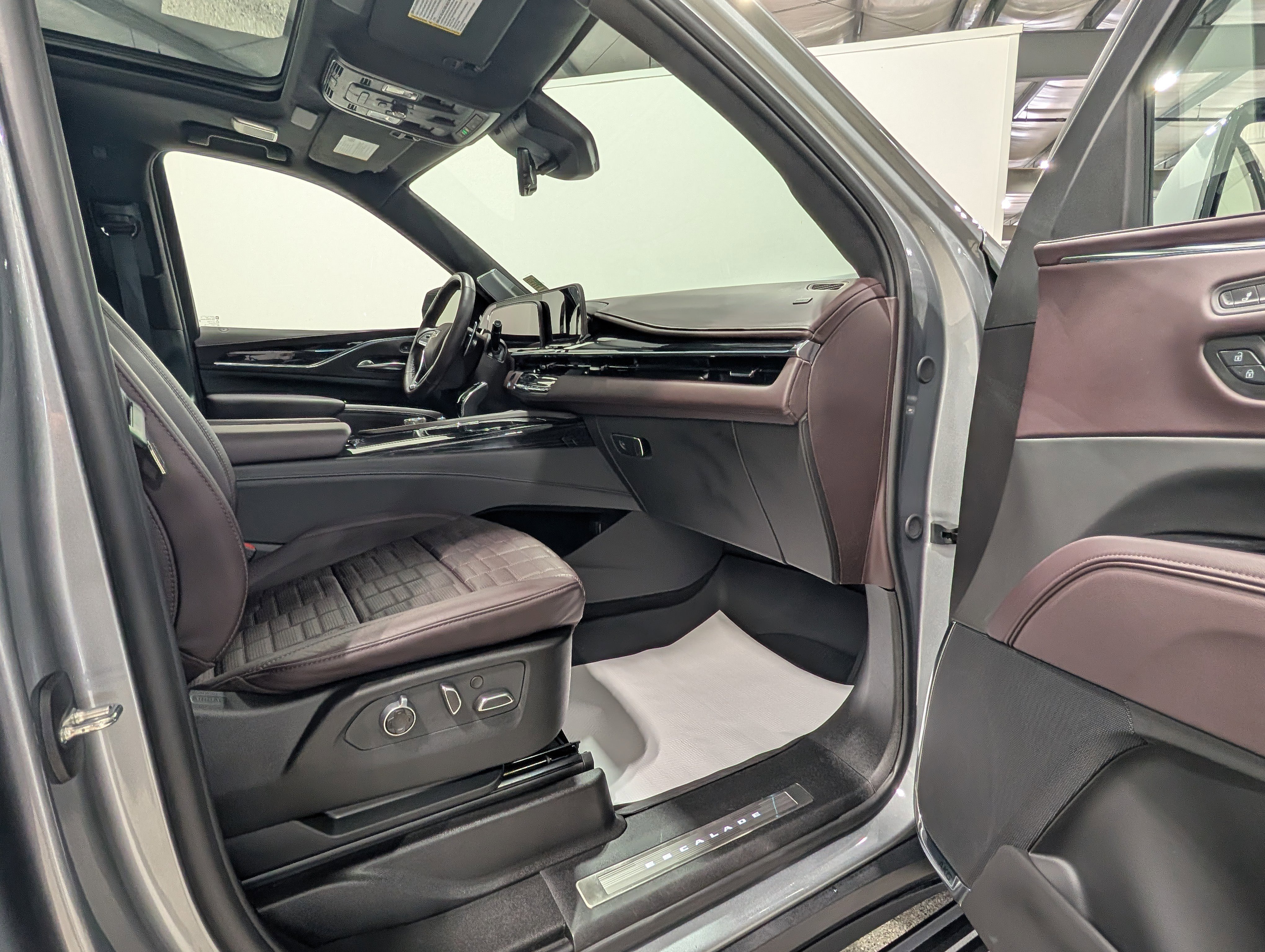 Used 2024 Cadillac Escalade V w/ LPO, ONYX Package AWD/4WD image 24