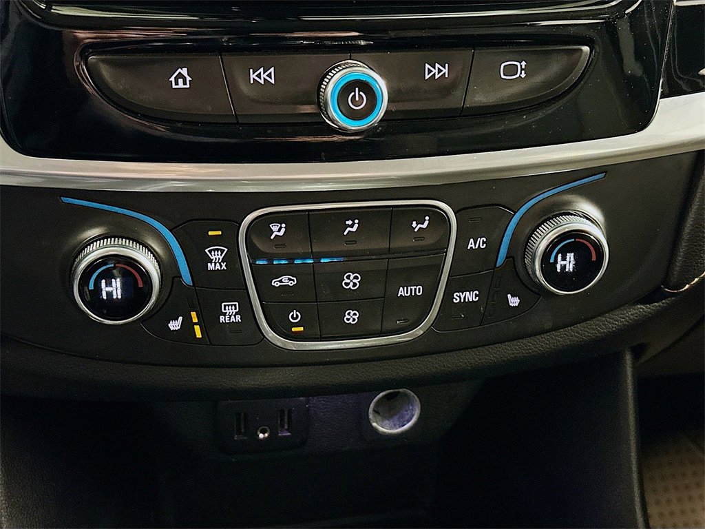 Used 2020 Chevrolet Traverse LT image 16