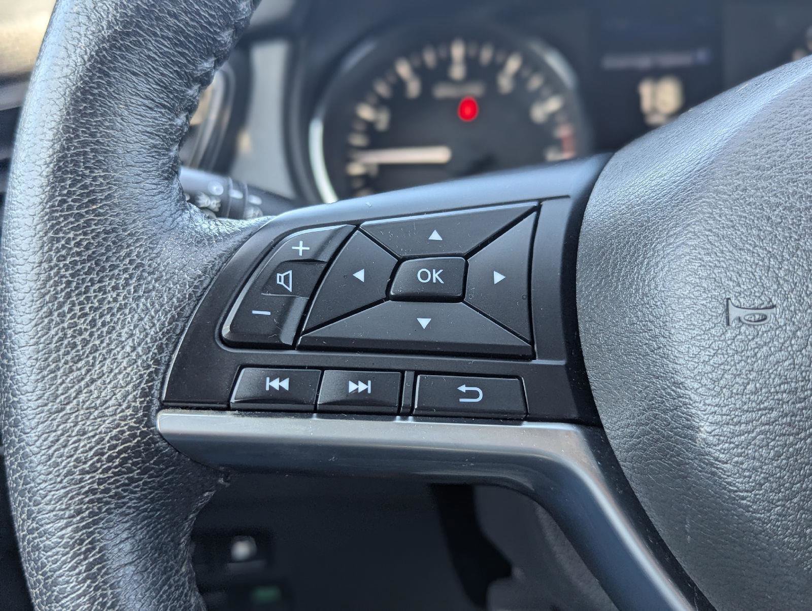 Used 2020 Nissan Rogue SL FWD image 17