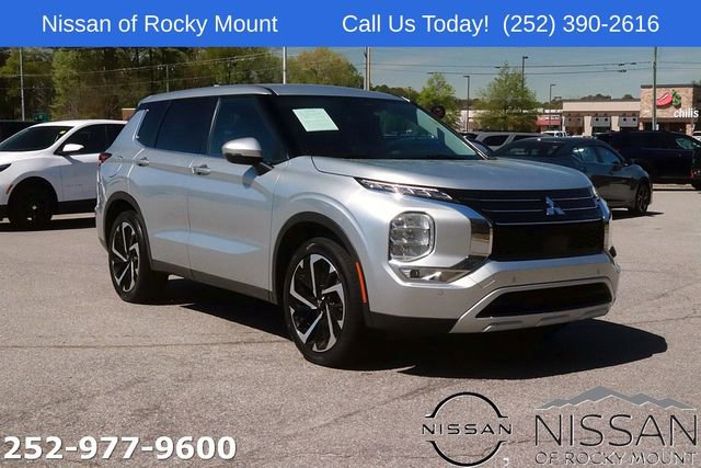 Used 2024 Mitsubishi Outlander SE image 1