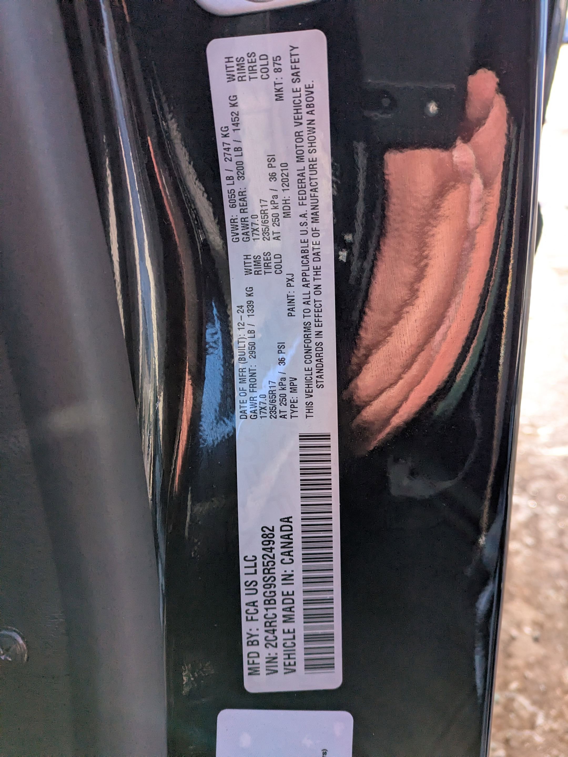 Used 2025 Chrysler Pacifica Select image 37