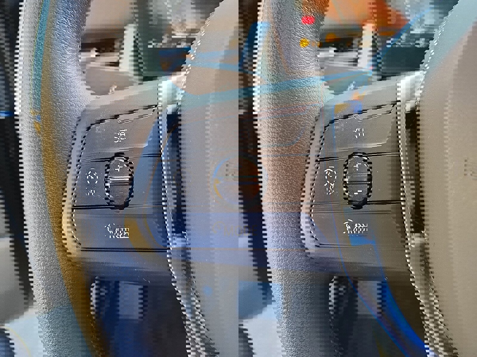 Used 2025 BMW X2 xDrive28i w/ Premium Package image 22