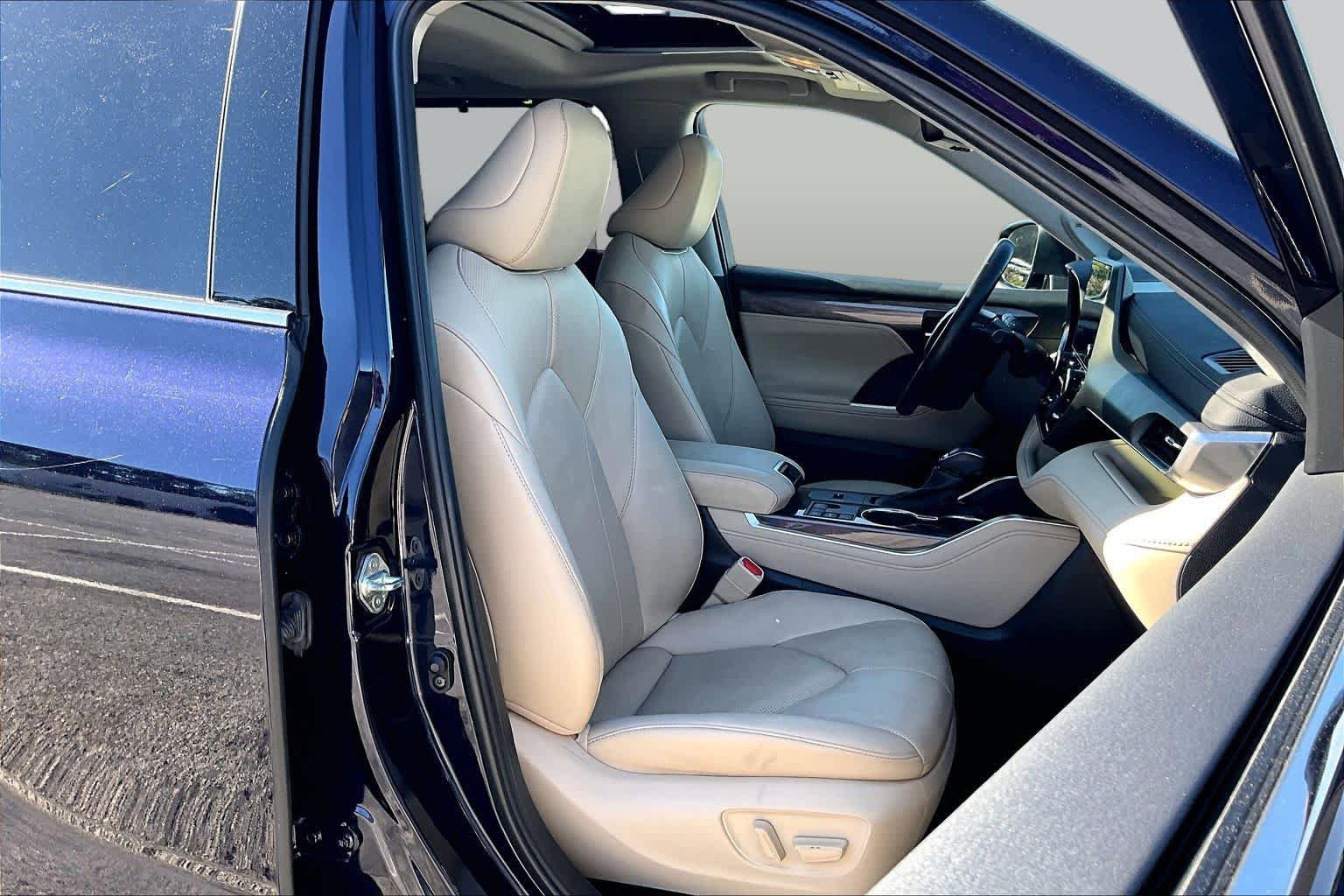 Used 2023 Toyota Highlander Limited FWD image 14