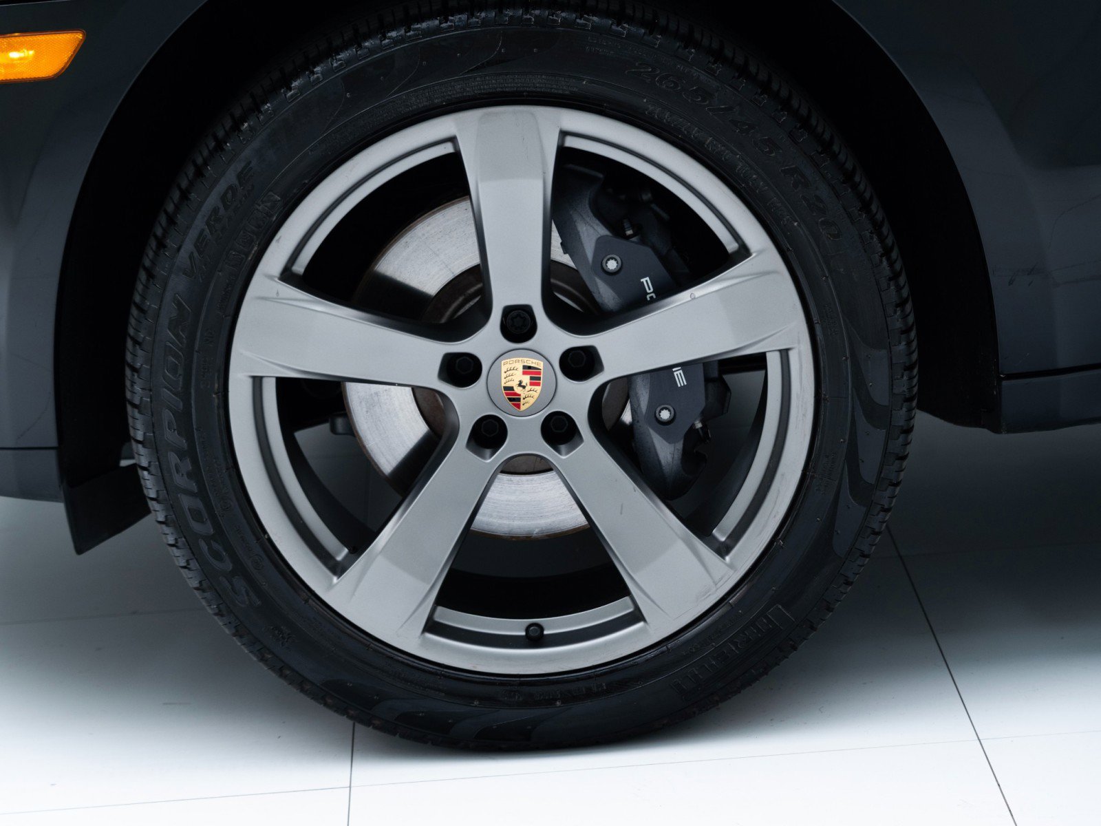 Certified 2025 Porsche Macan image 12