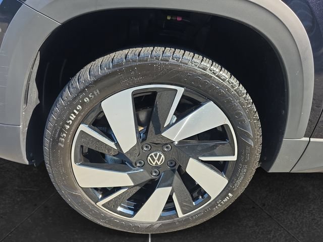 Certified 2024 Volkswagen Taos SEL AWD/4WD image 9