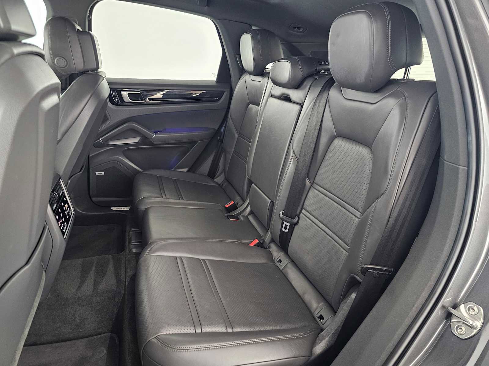 Used 2020 Porsche Cayenne image 17