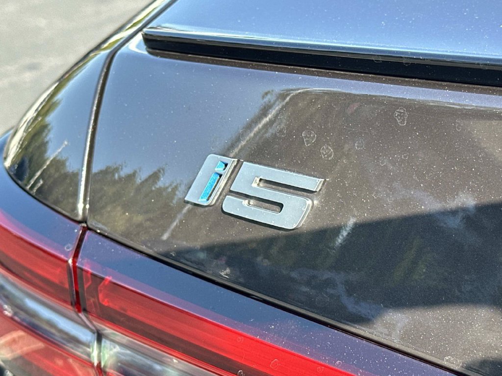 Used 2024 BMW i5 eDrive40i w/ M Sport Package RWD image 12