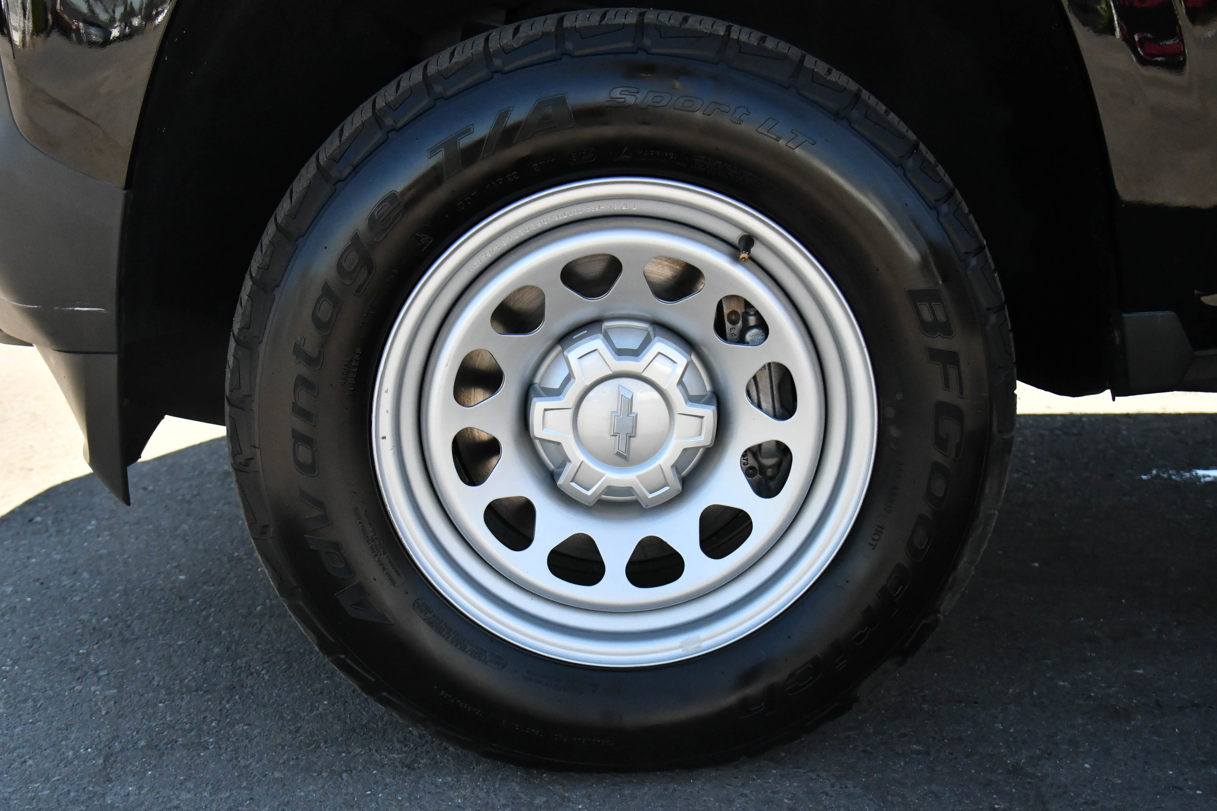 Used 2023 Chevrolet Colorado W/T image 12