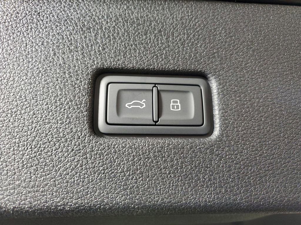 New 2026 Audi Q8 Prestige image 9