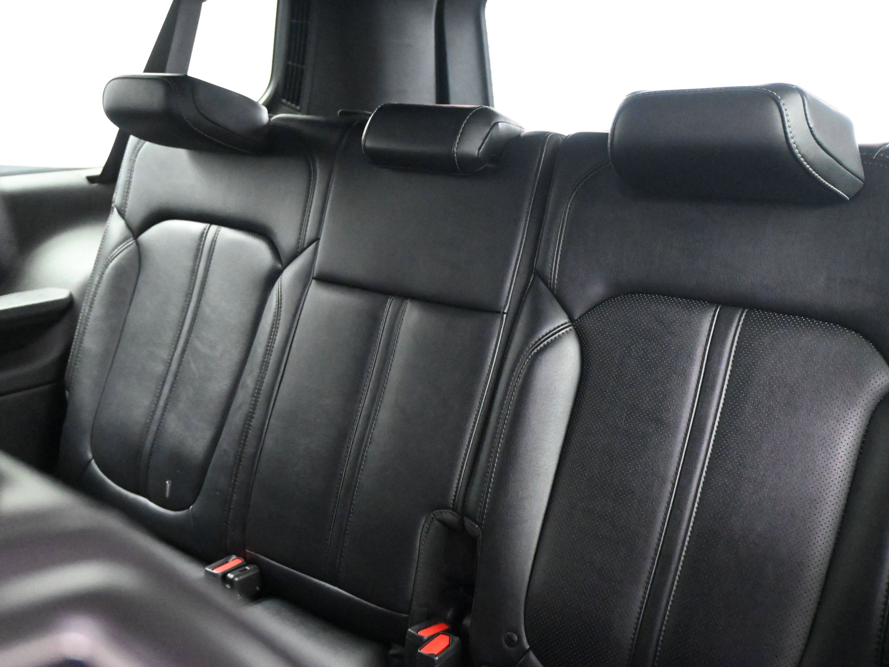 Used 2024 Jeep Wagoneer L Series II w/ Flexible Seating Group image 18