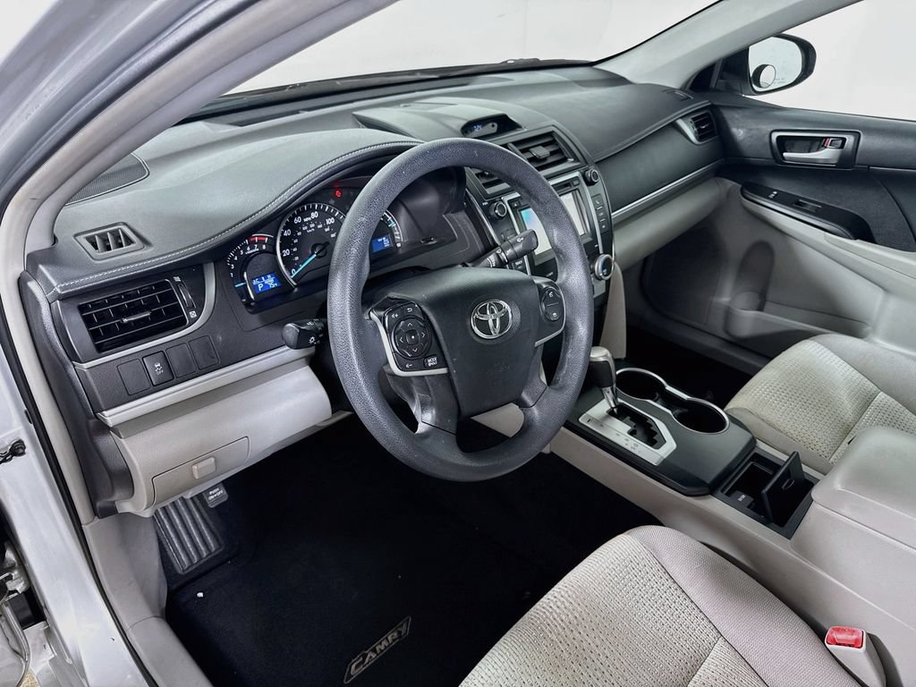 Used 2013 Toyota Camry LE FWD image 9