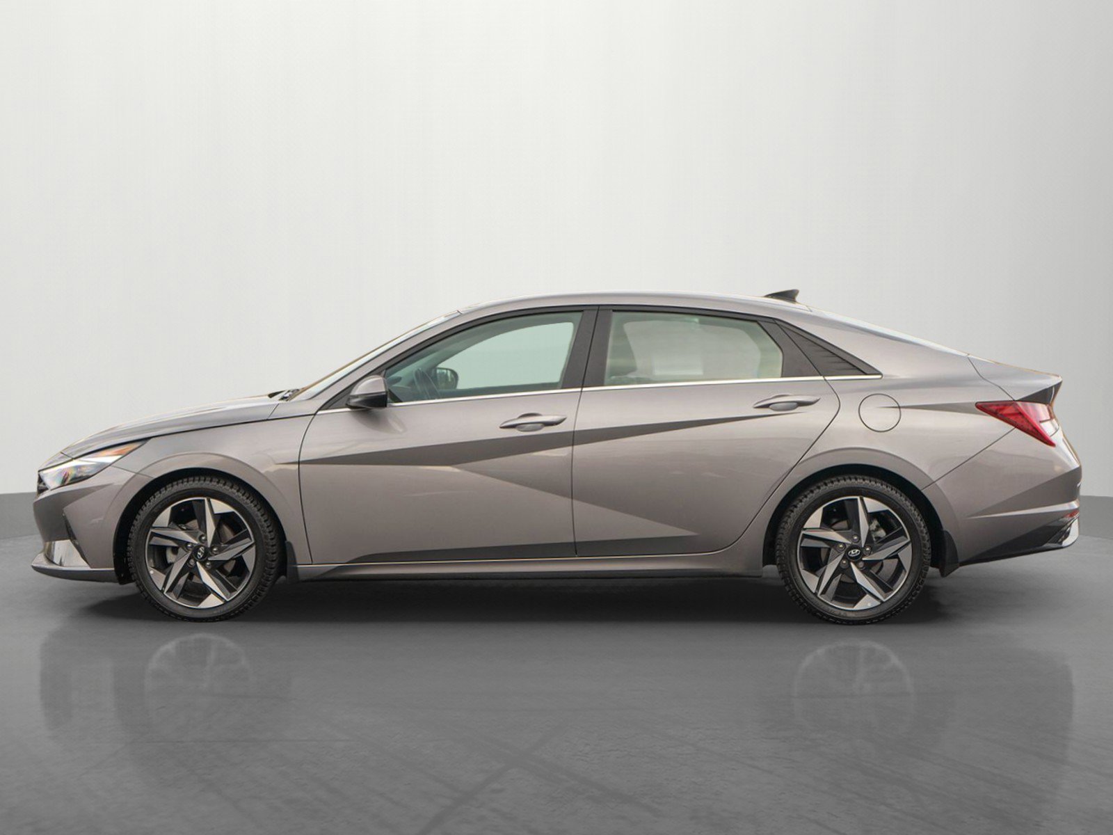 Used 2023 Hyundai Elantra Limited image 4