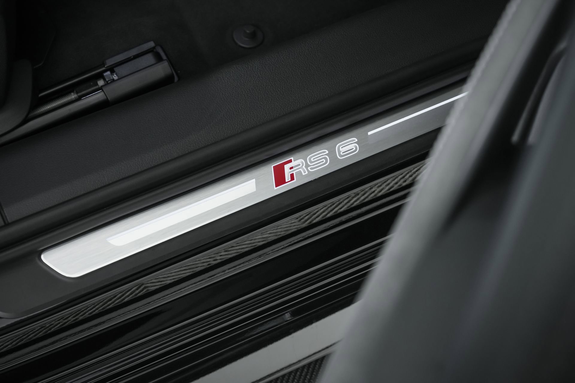 Used 2024 Audi RS 6 performance w/ Matte Carbon Package image 64