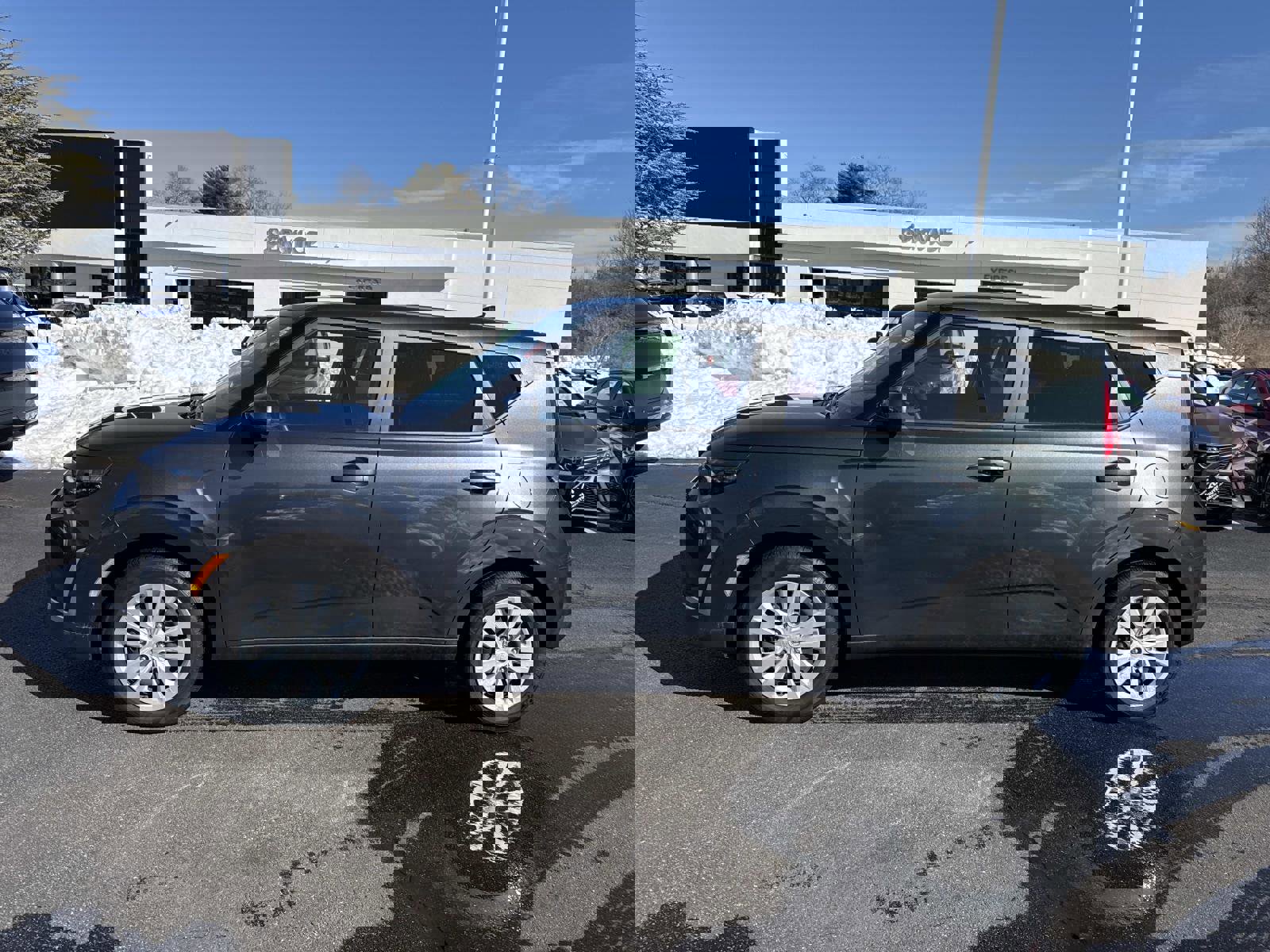 Used 2023 Kia Soul LX image 2