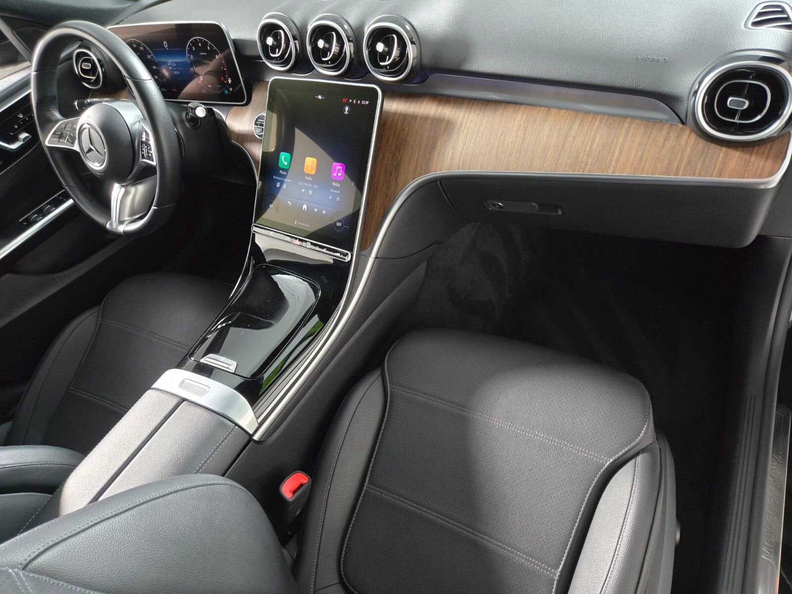 Used 2025 Mercedes-Benz C 300 Sedan image 19