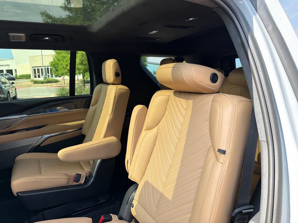 New 2026 Cadillac Escalade IQL Sport 2 w/ LPO, ONYX Package AWD/4WD image 38
