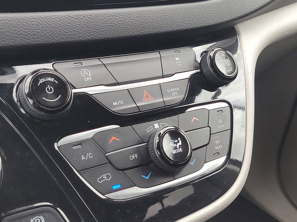 Used 2024 Chrysler Voyager LX image 23