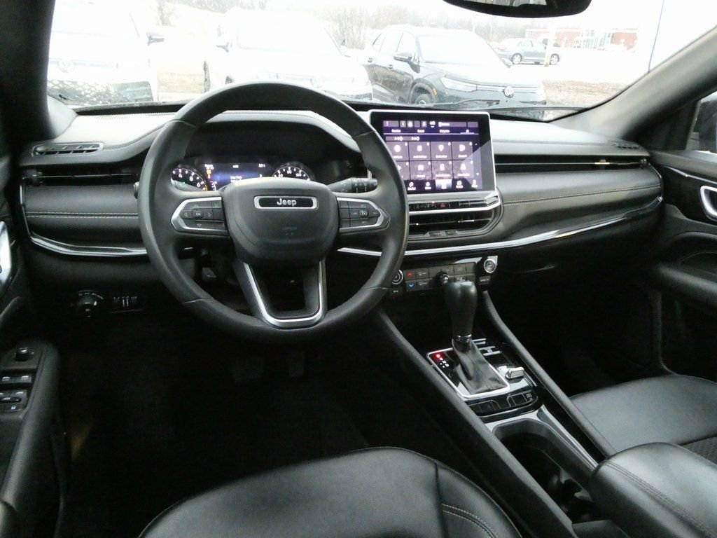 Used 2023 Jeep Compass Altitude AWD/4WD image 32