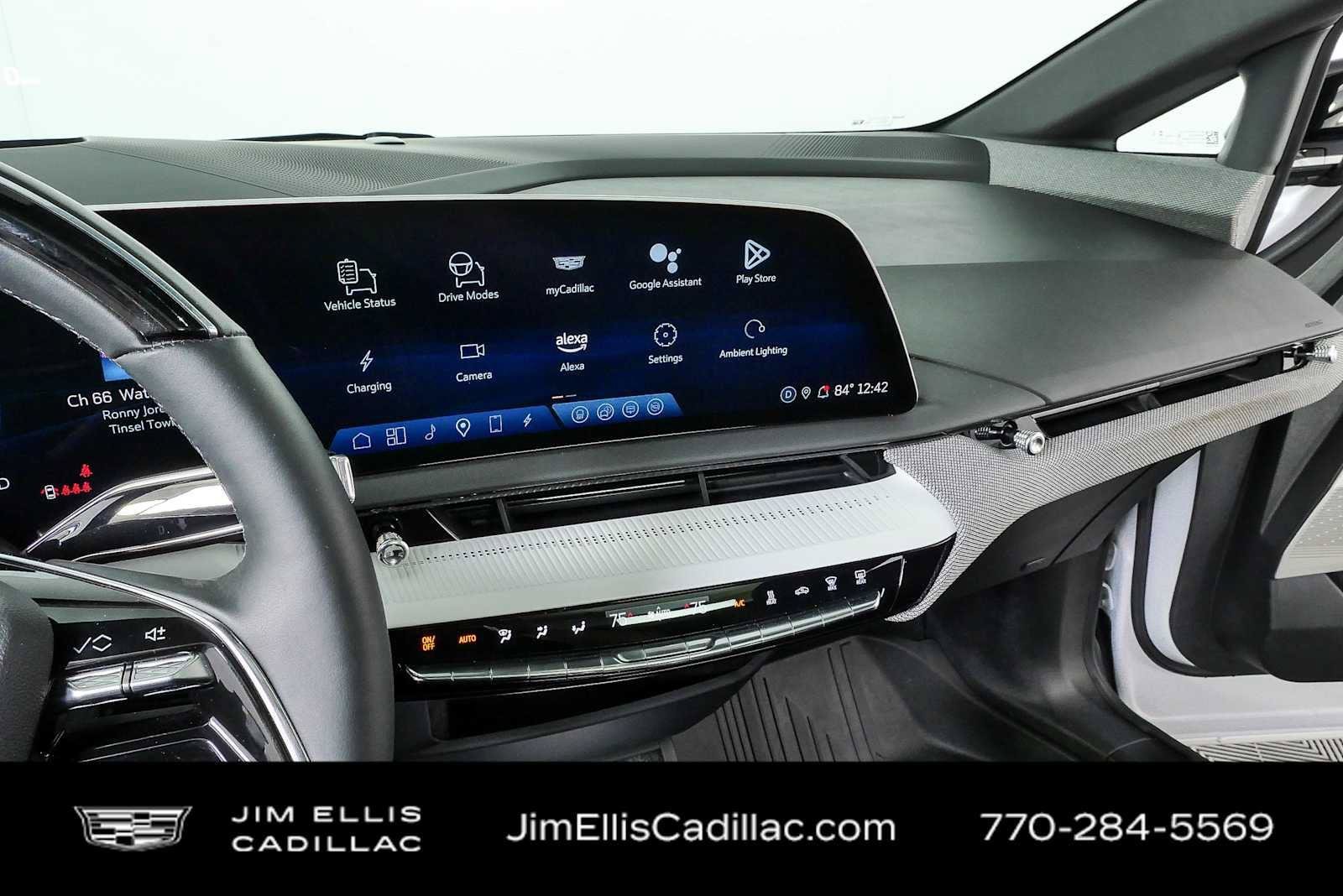 Certified 2025 Cadillac Optiq Luxury 2 w/ LPO, Floor Liner Package AWD/4WD image 13