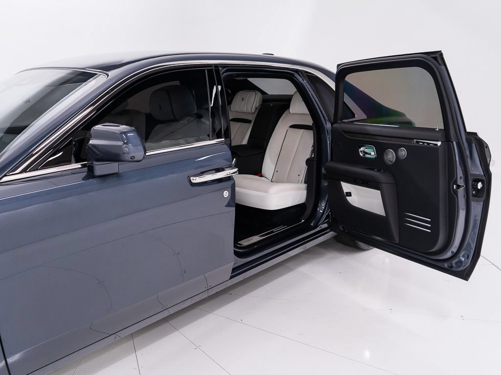 Certified 2023 Rolls-Royce Ghost Extended Wheelbase w/ Ghost Package AWD/4WD image 20