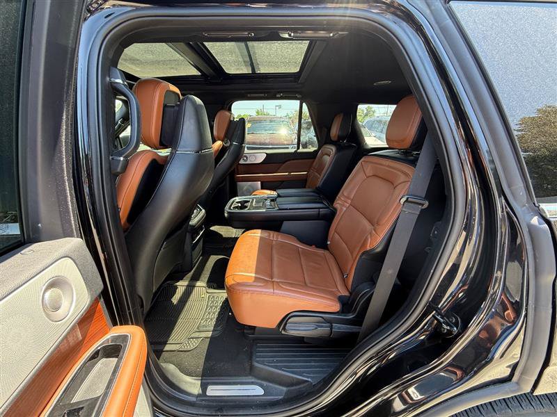 Used 2020 Lincoln Navigator Reserve w/ Luxury Package RWD image 20