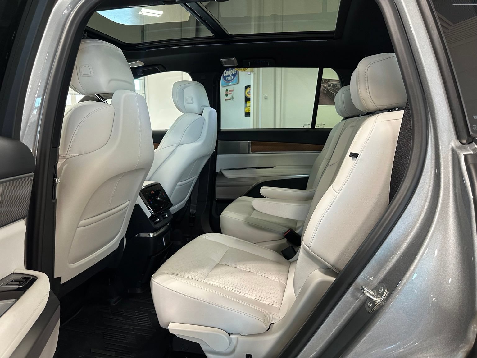 Used 2026 Cadillac Vistiq Luxury AWD/4WD image 43