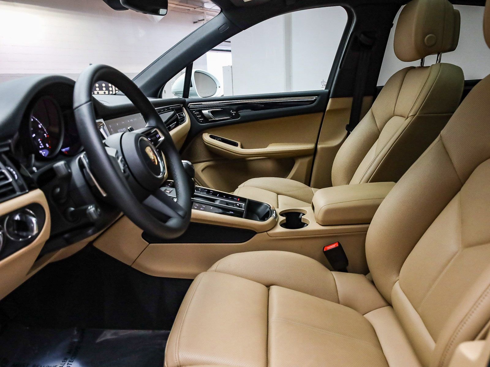 Certified 2025 Porsche Macan image 22