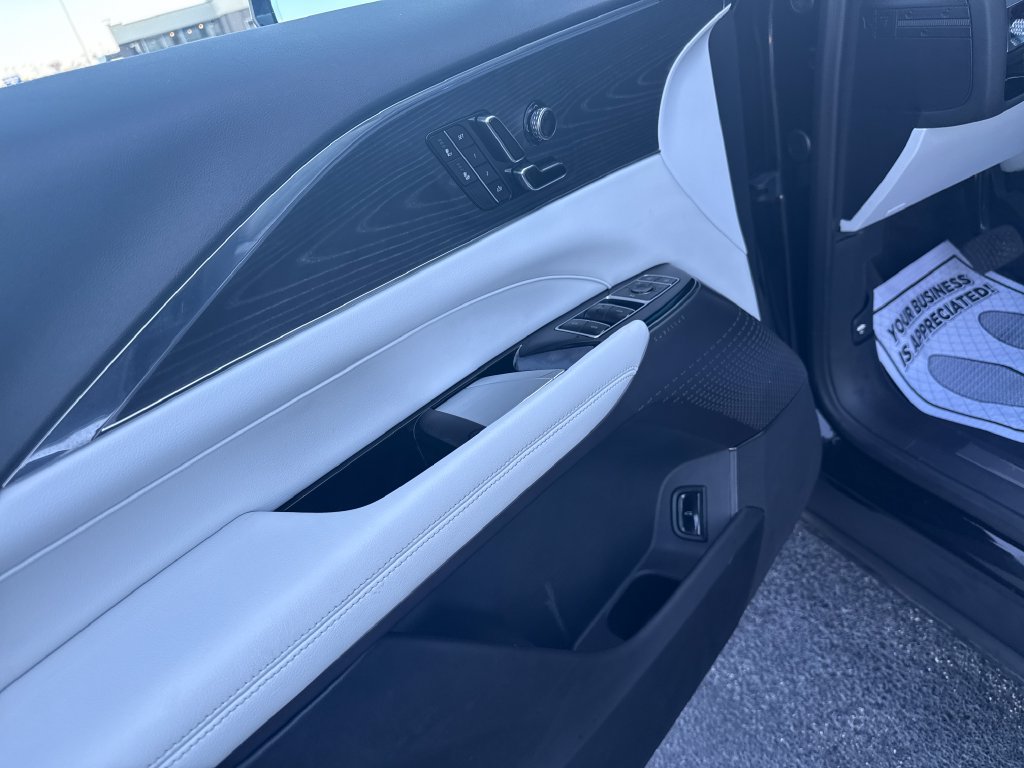 Used 2024 Cadillac Lyriq Luxury RWD image 12