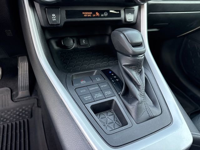 Used 2021 Toyota RAV4 XLE image 6