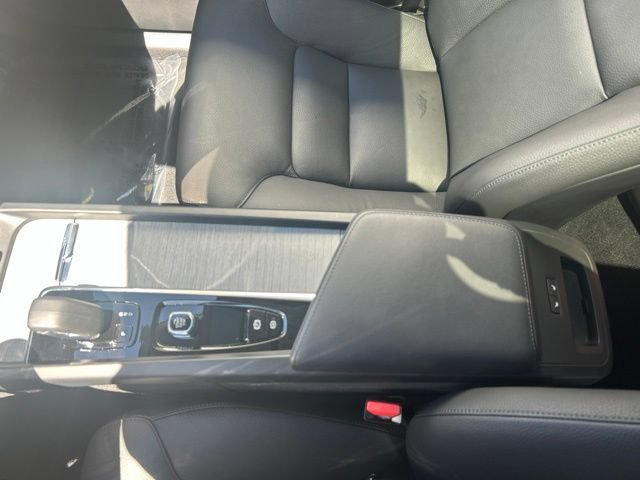 Certified 2025 Volvo XC60 B5 Plus AWD/4WD image 29