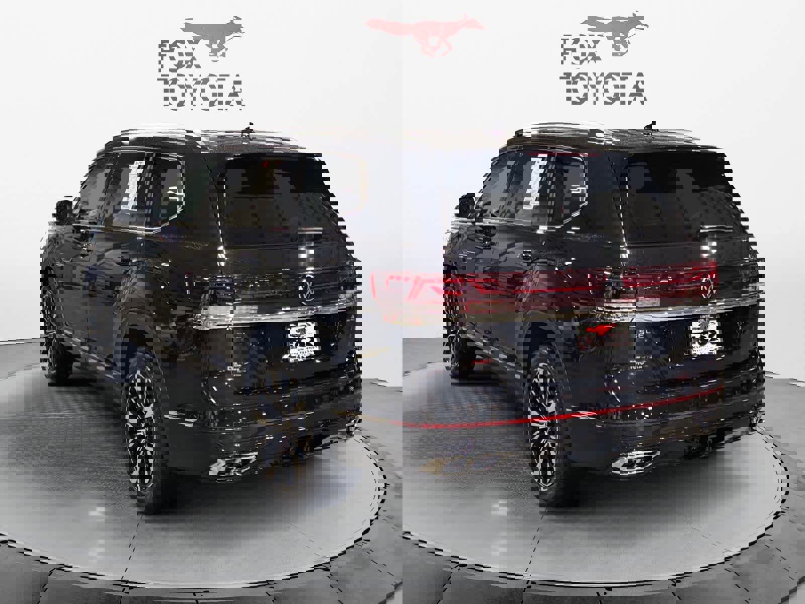 Used 2025 Volkswagen Atlas SEL Premium R-Line image 4