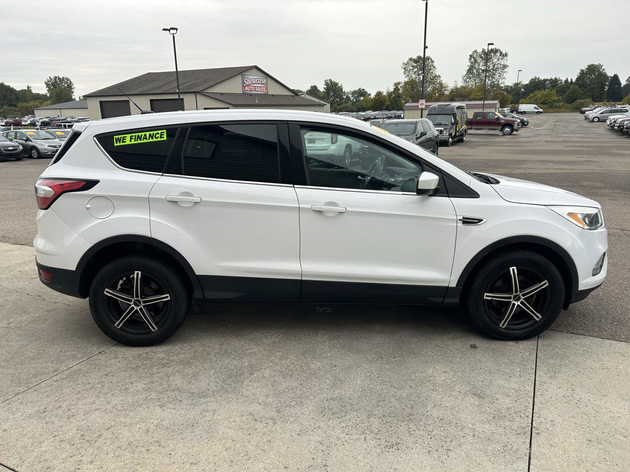 Used 2017 Ford Escape SE FWD image 4