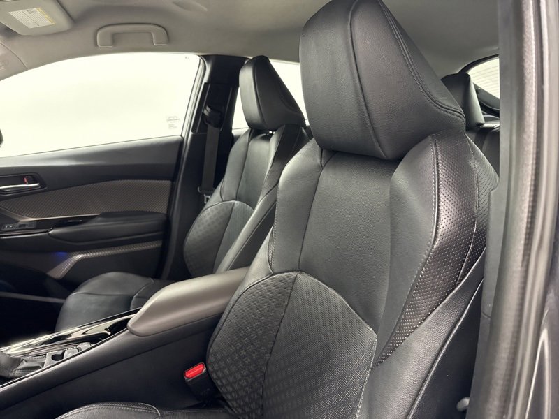 Used 2022 Toyota C-HR Limited image 17