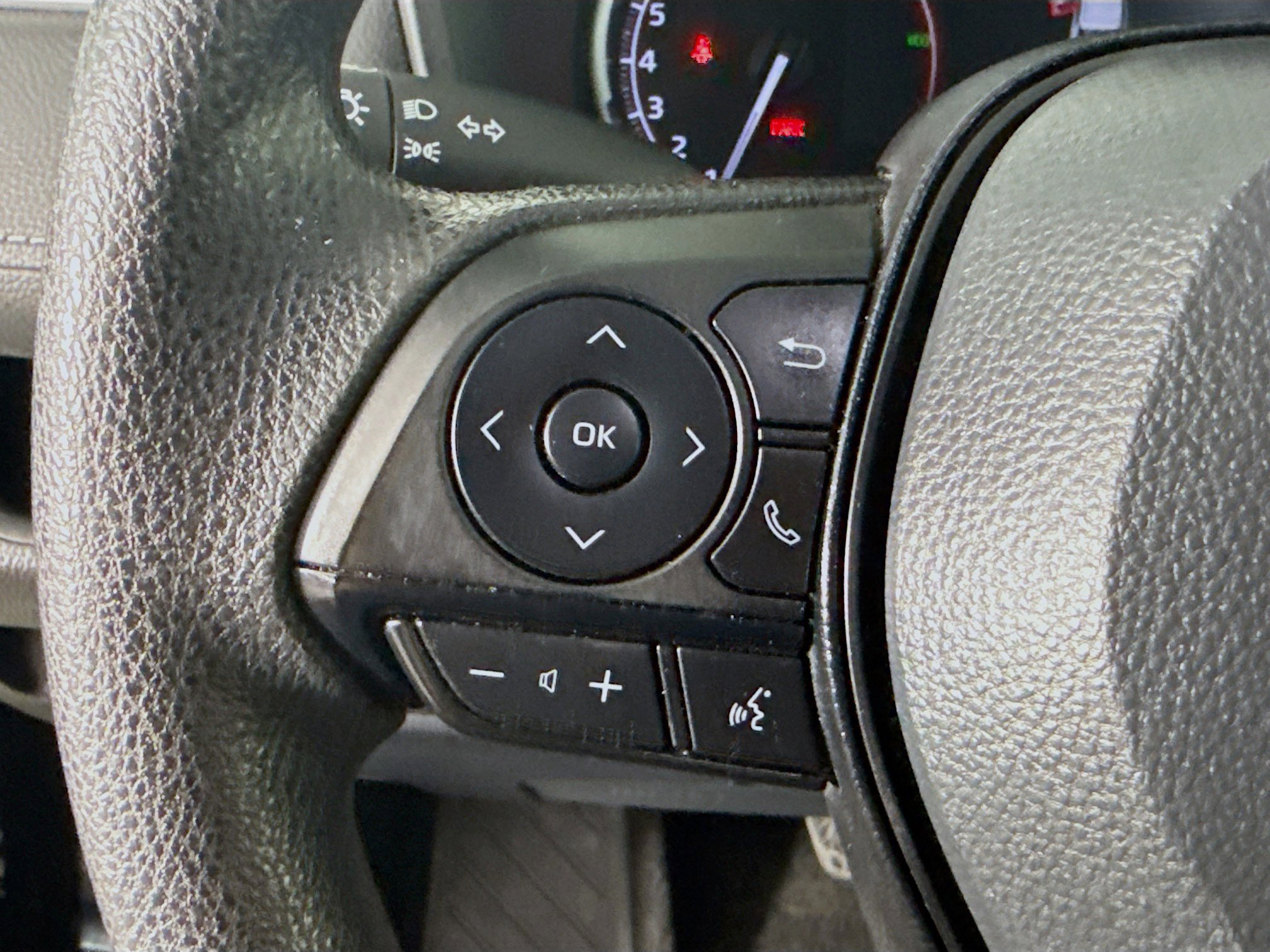 Used 2023 Toyota RAV4 XLE w/ Convenience Package image 14